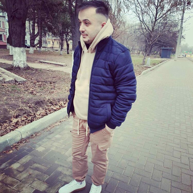  44726064  Dumitru, 29 ,    