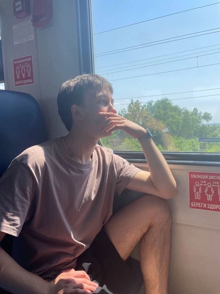  40580754  Alexander, 21 ,    --