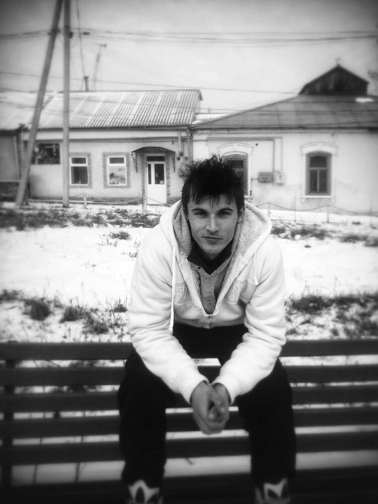  10206764  Konstantin, 30 ,    