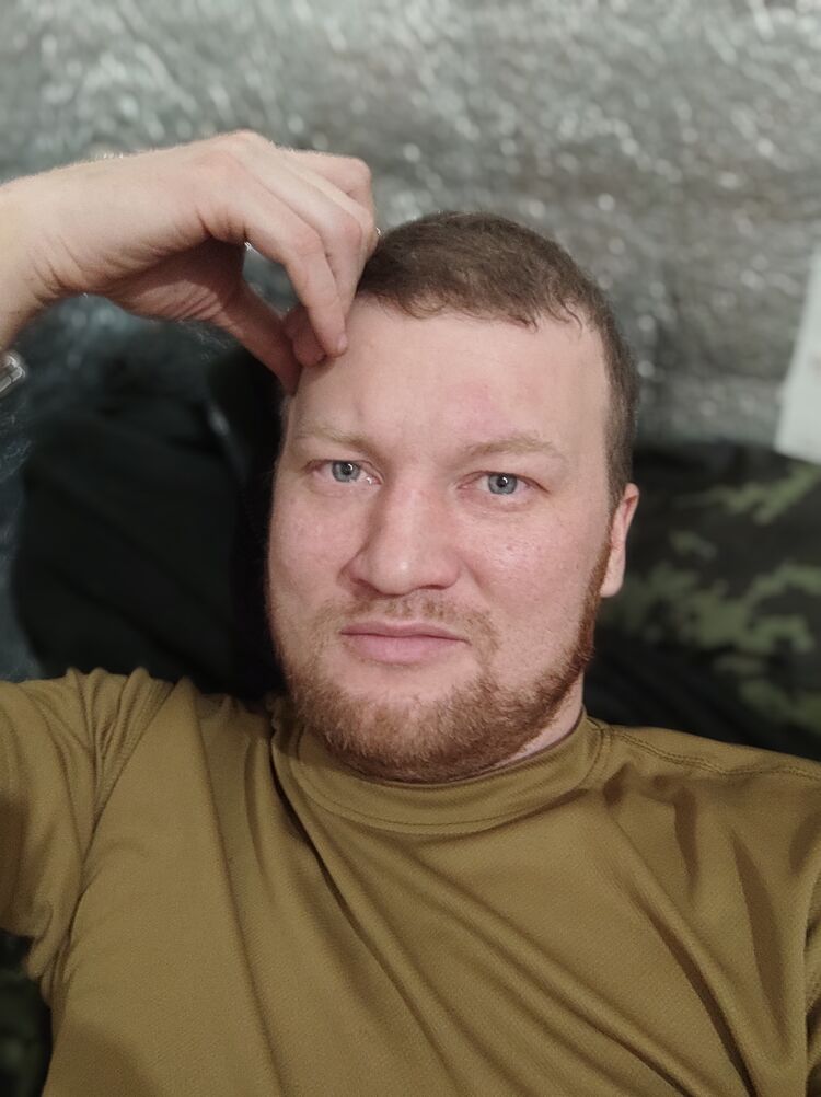  ,   Viktor, 39 ,   ,   