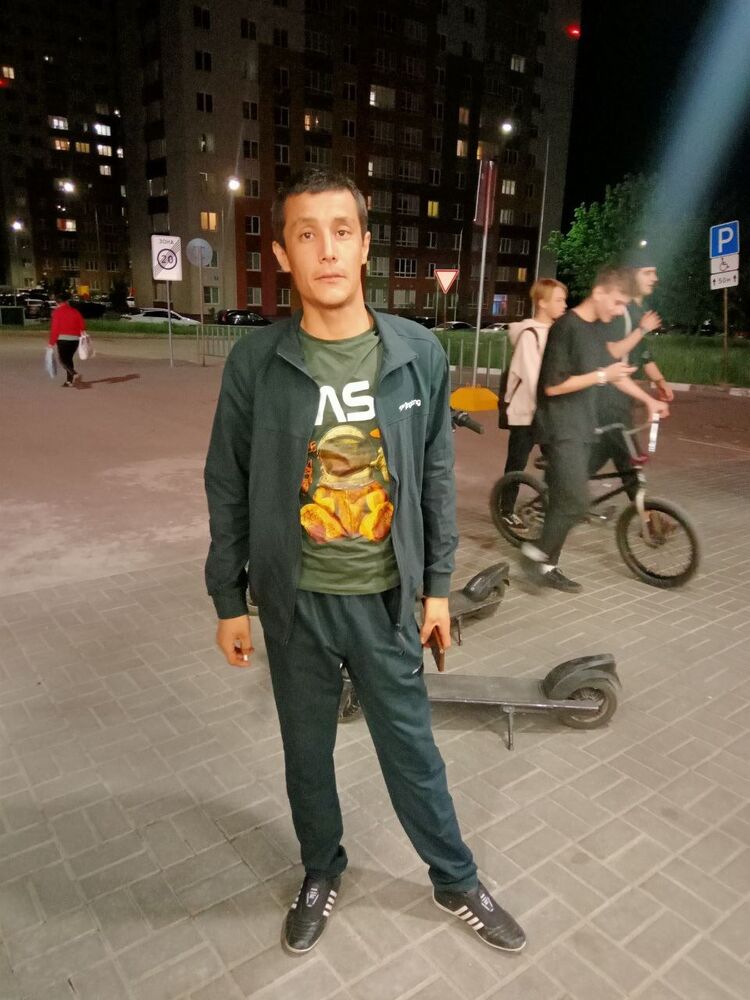  -,   Abror, 32 ,   ,   