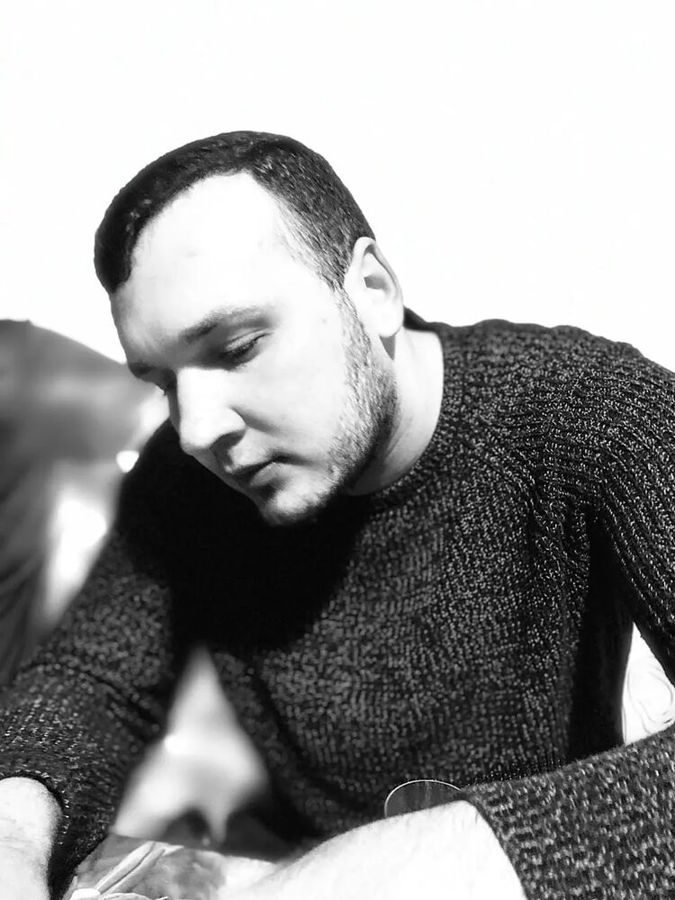  28910224  Konstantin, 32 ,    