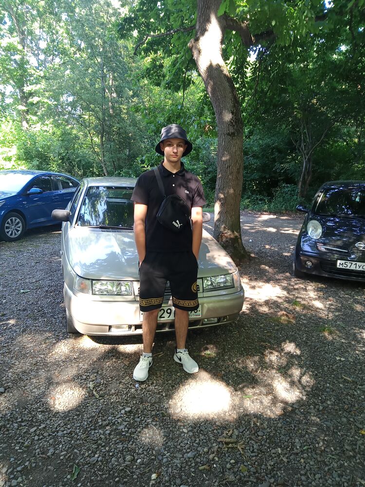  27088844  Sasha, 22 ,    