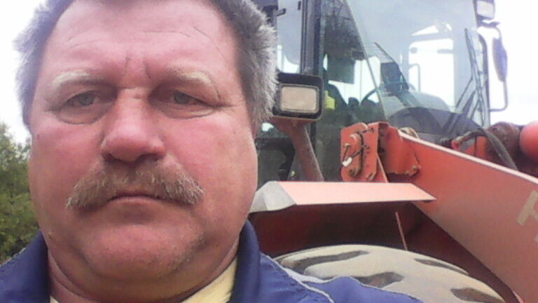  53621174  Viktor, 58 ,    