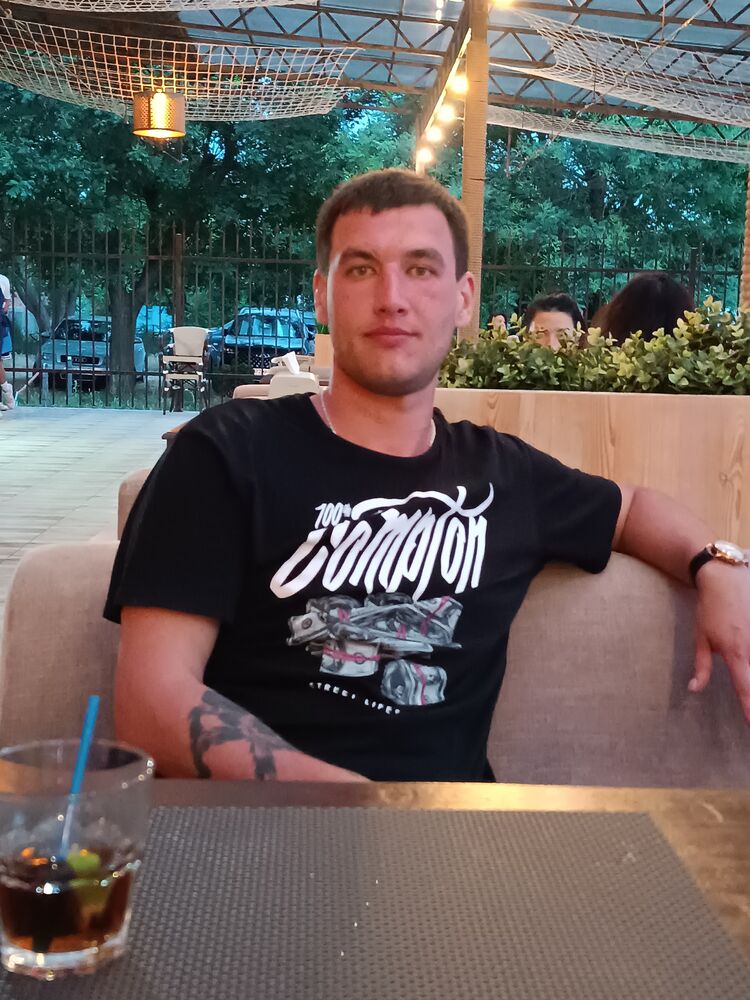  46648284  Viktor, 29 ,    