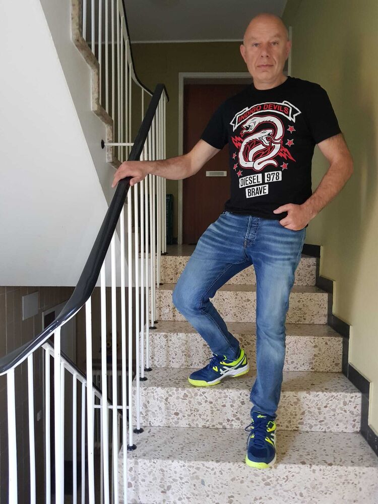  23693264  Vladimir, 58 ,    