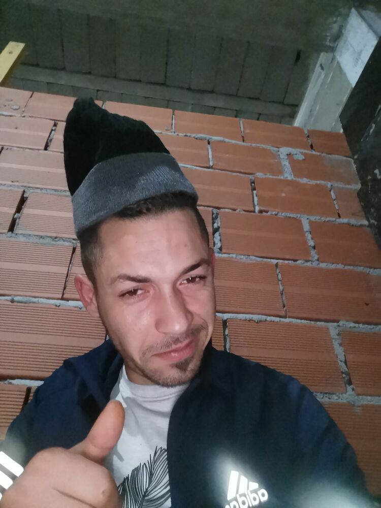  24571684  Hamza, 29 ,    Algiers