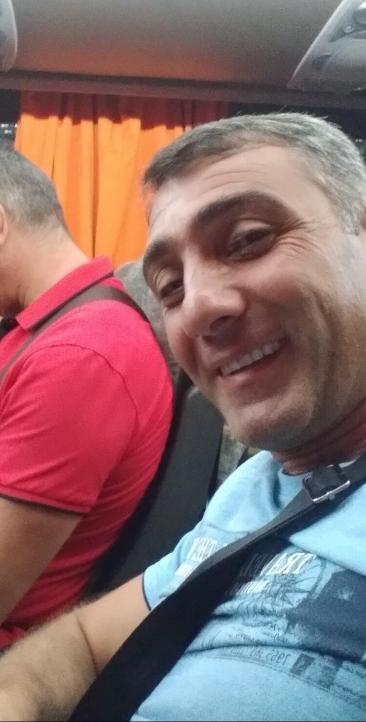  52564244  Erik, 38 ,    