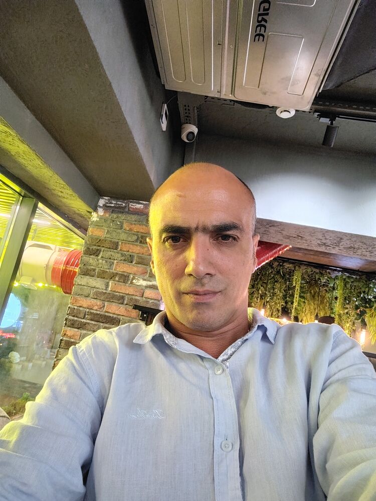  49536604  Ali, 44 ,    