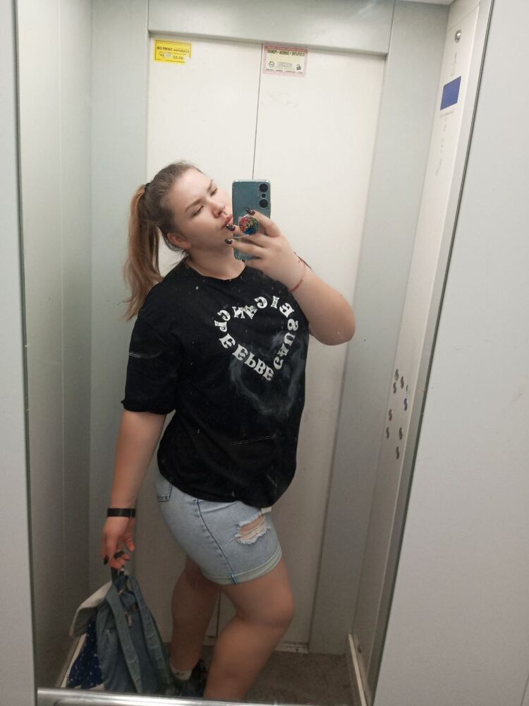  ,   Anika, 23 ,   