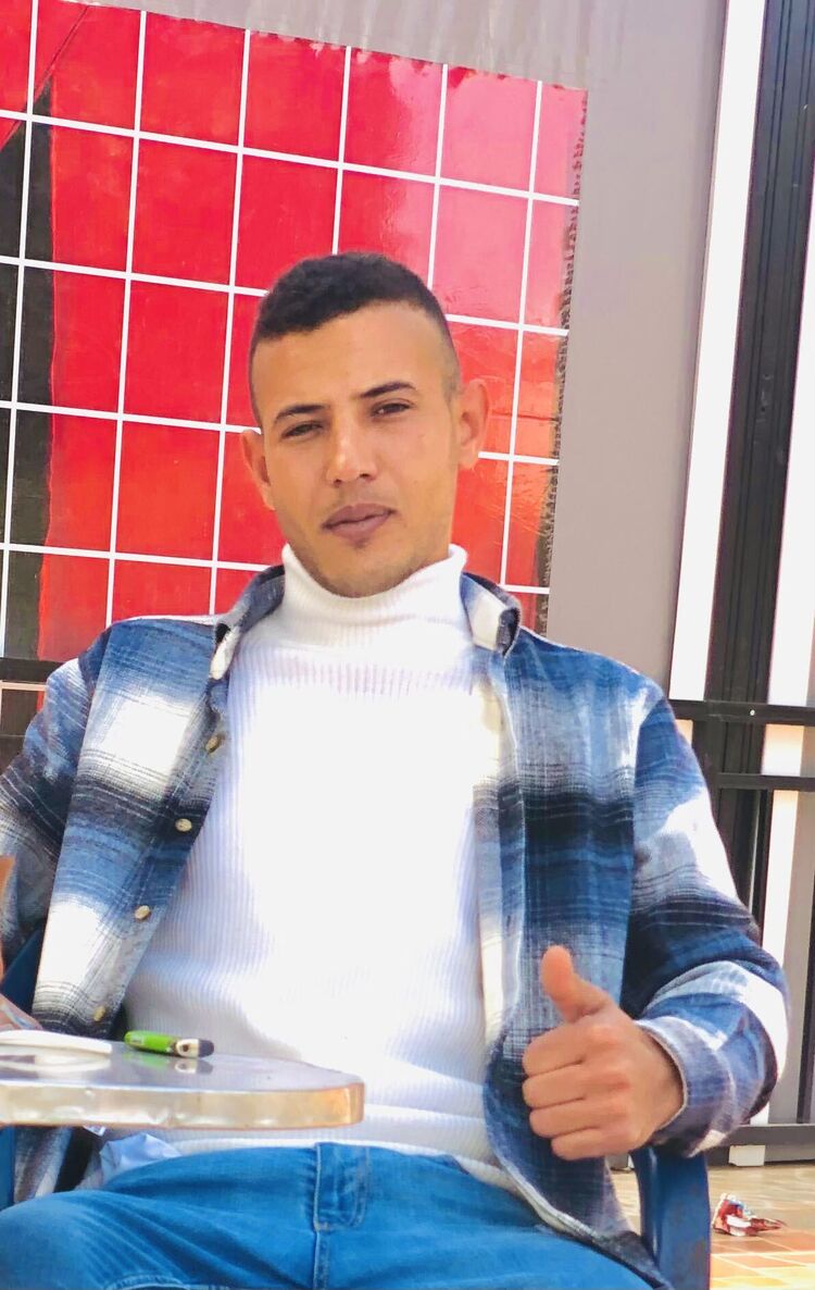  32889724  AYOUB, 29 ,    