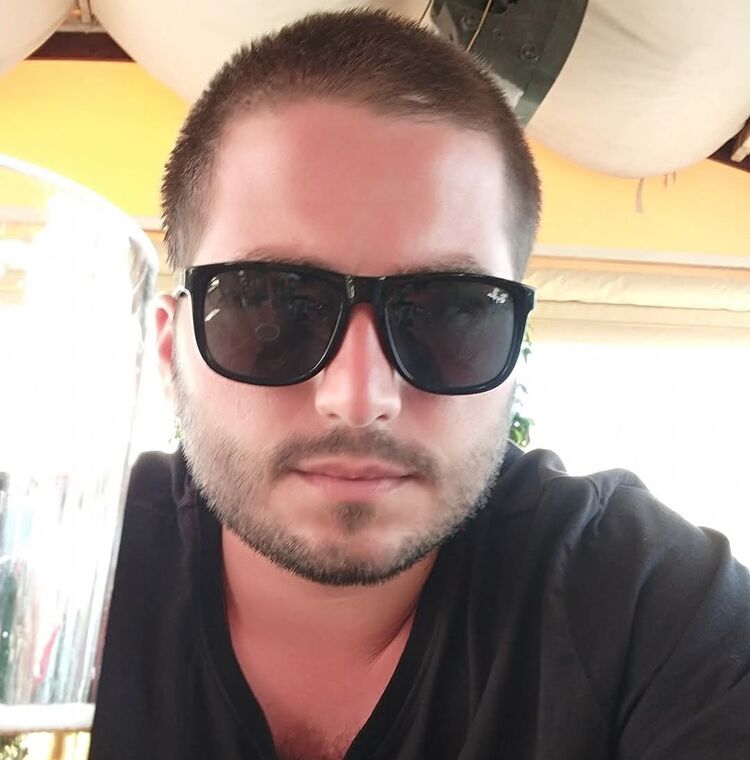  ,   Elia, 34 ,   ,   