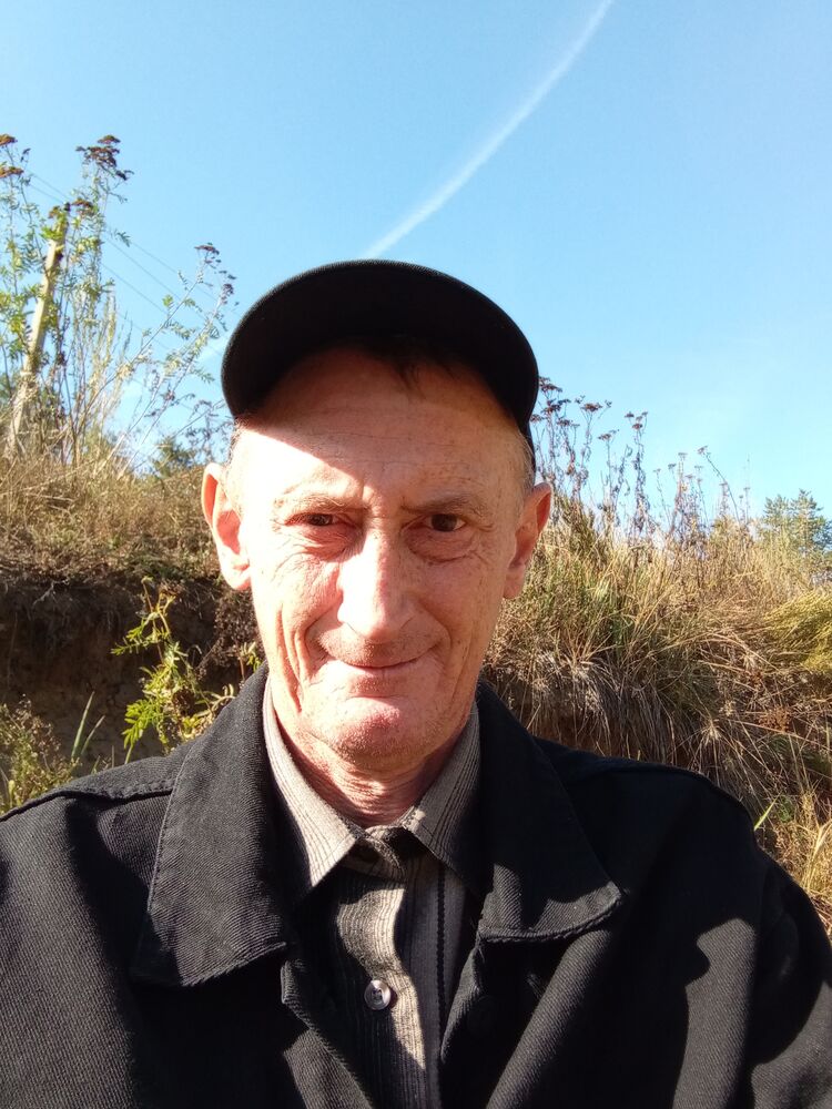  40961954  Pavel, 52 ,    