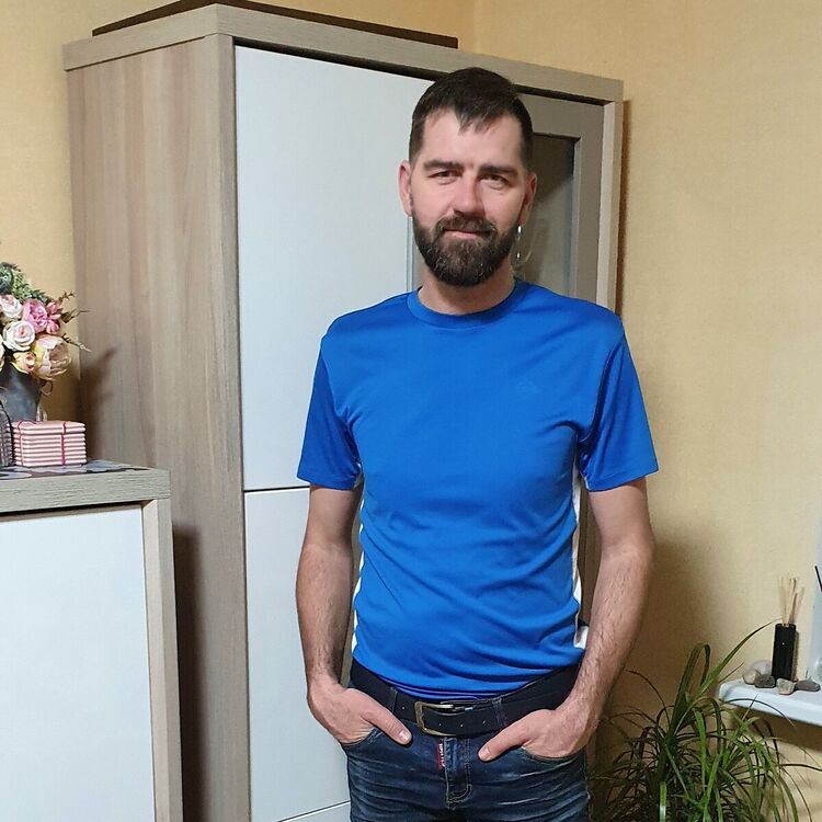  ,   Kestutis, 44 ,   ,   , c , 