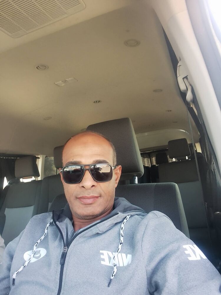  32702474  Hanykhalifa, 48 ,    