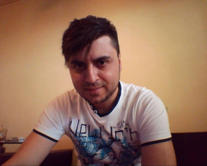  22875494  Julian, 46 ,    