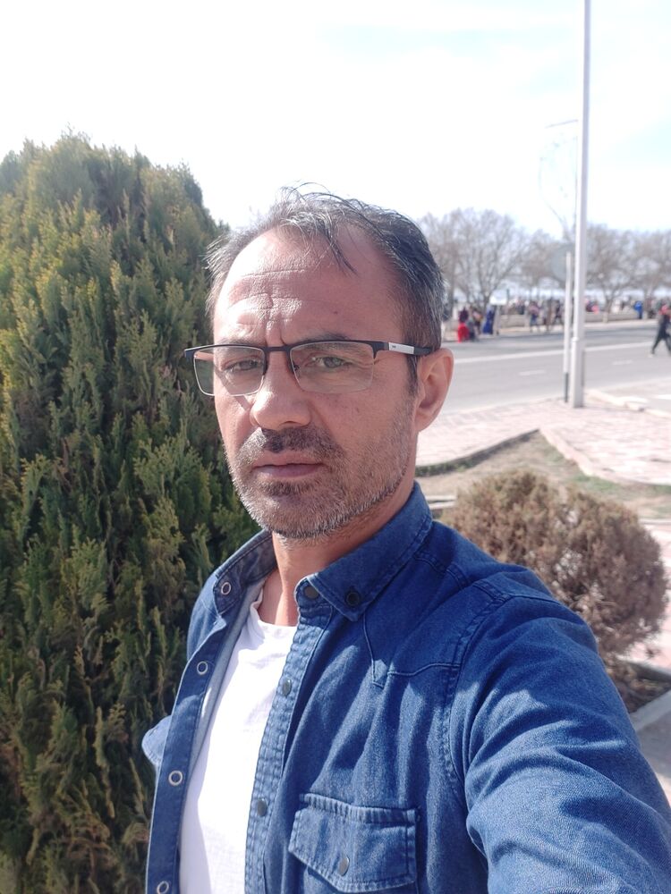  44095024  Ali, 44 ,    