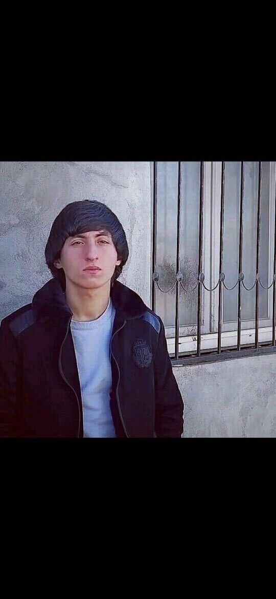  31764034  Ayxan, 24 ,    