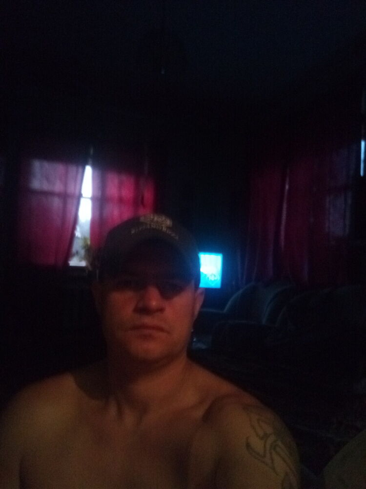  21012824  Slava, 40 ,    