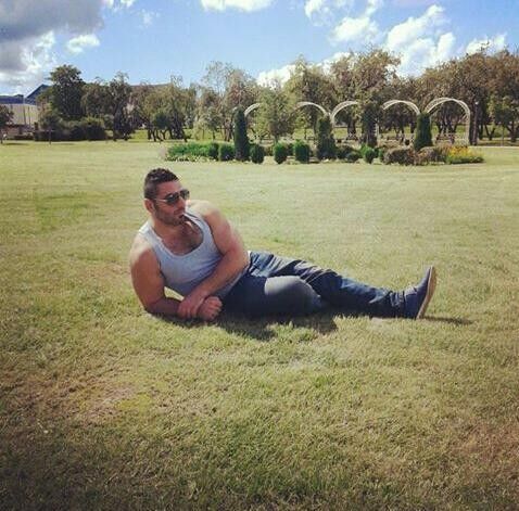  17646834  Zafer, 40 ,    