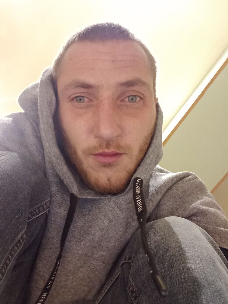  24461924  Denis, 34 ,    
