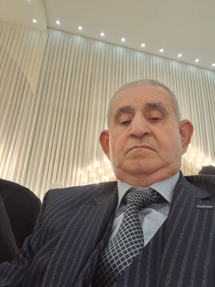  31158254  Alim, 52 ,    