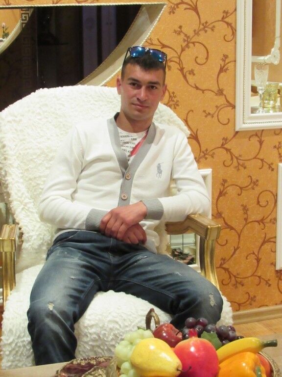  ,   Dima, 32 ,   