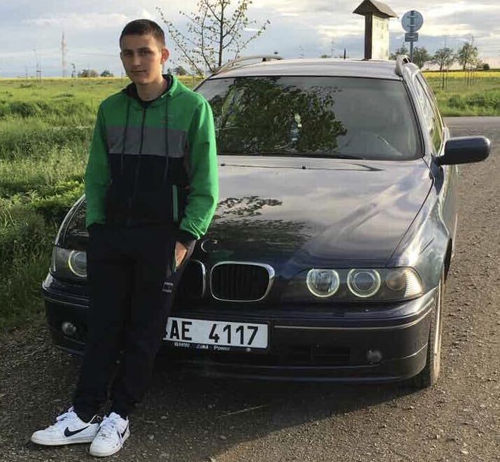  35765604  Misha, 23 ,    Praha