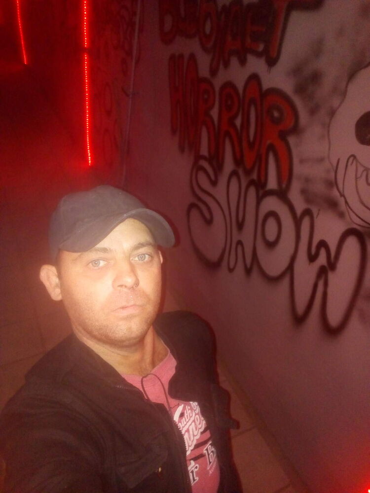  37322684  Oleg, 43 ,    