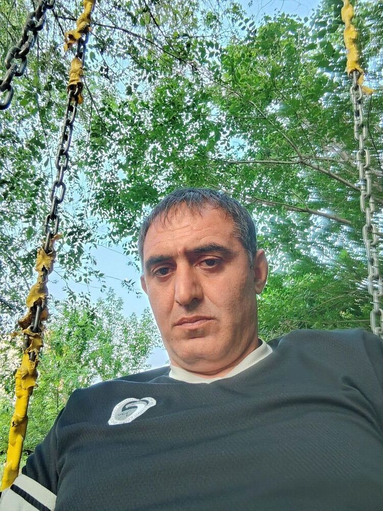  ,   Armen, 42 ,   ,   