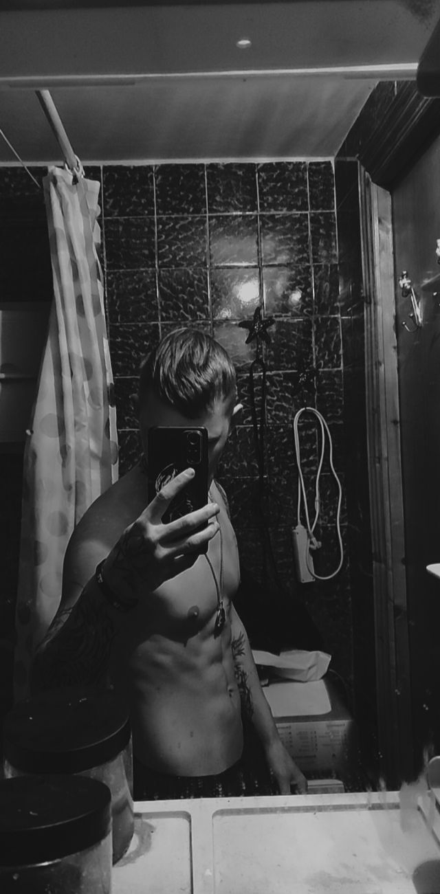  48538364  Ivan, 22 ,    -