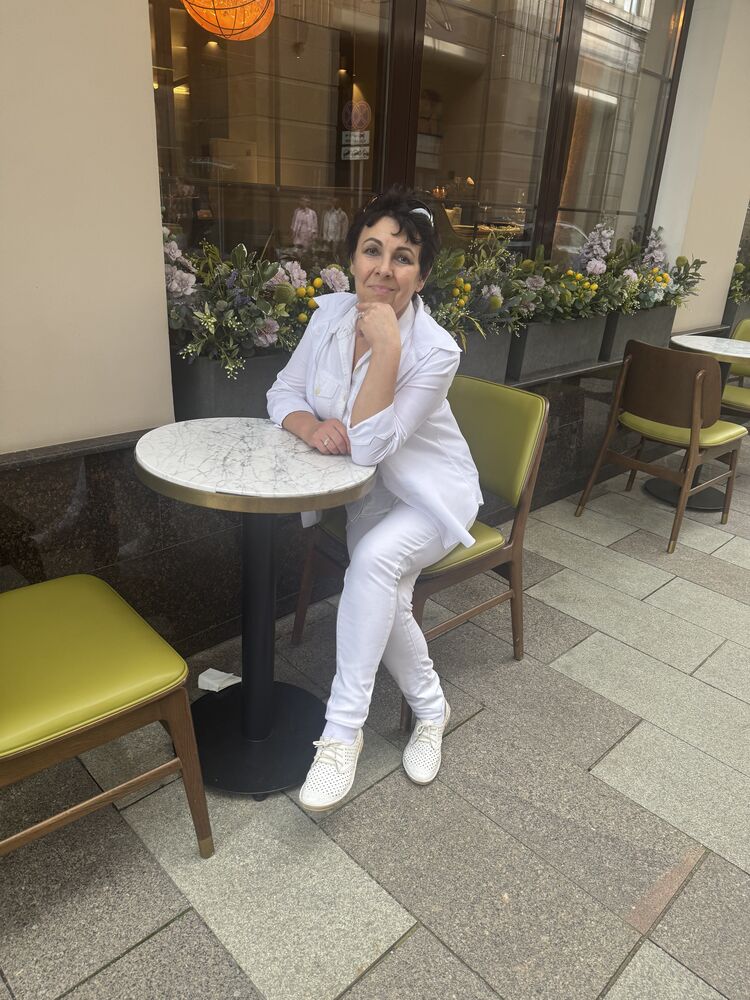  54704874  Elena, 57 ,    