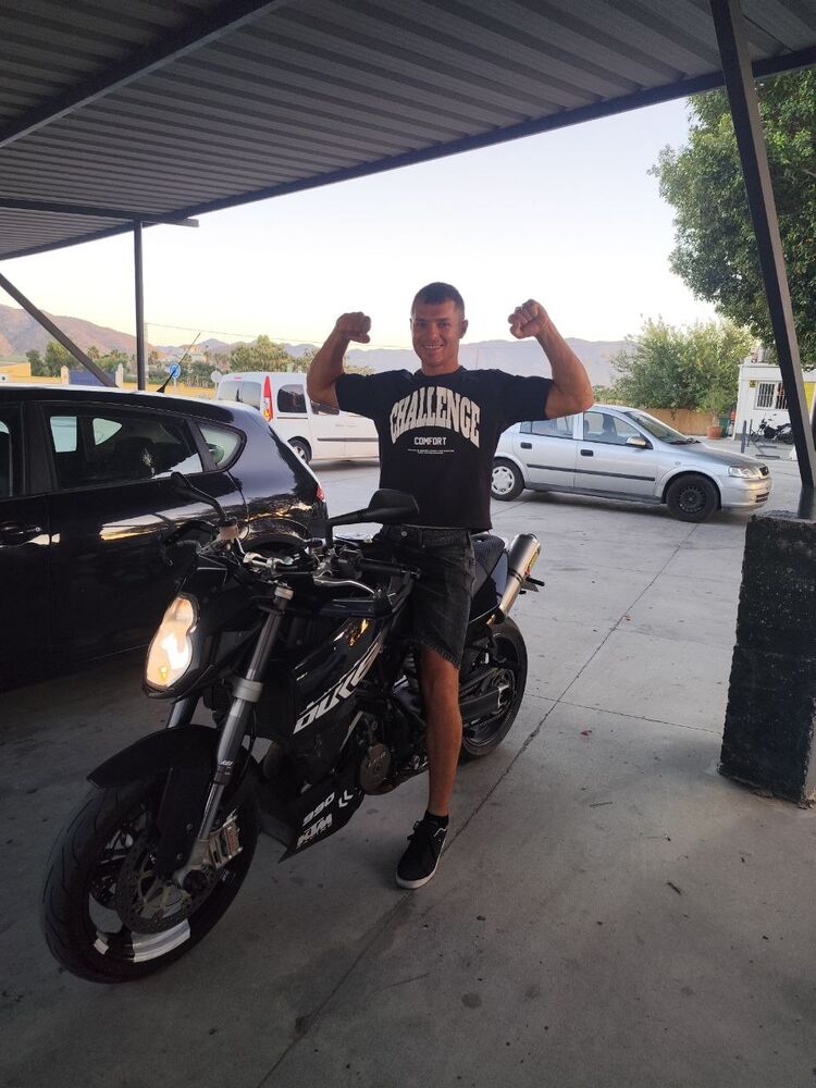  54718154  , 25 ,    Malaga