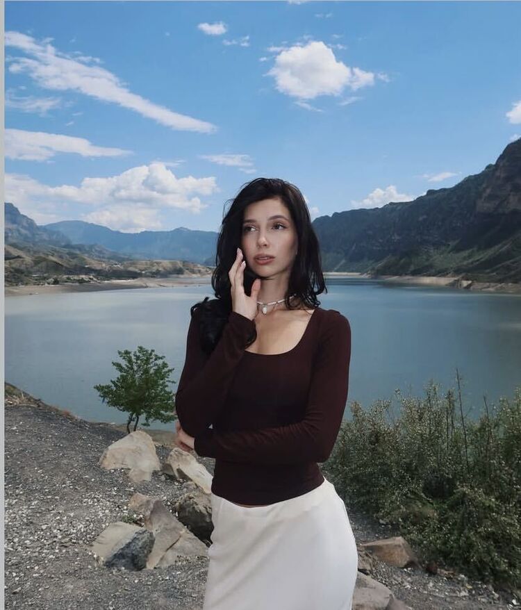  51642194  Sara, 24 ,    