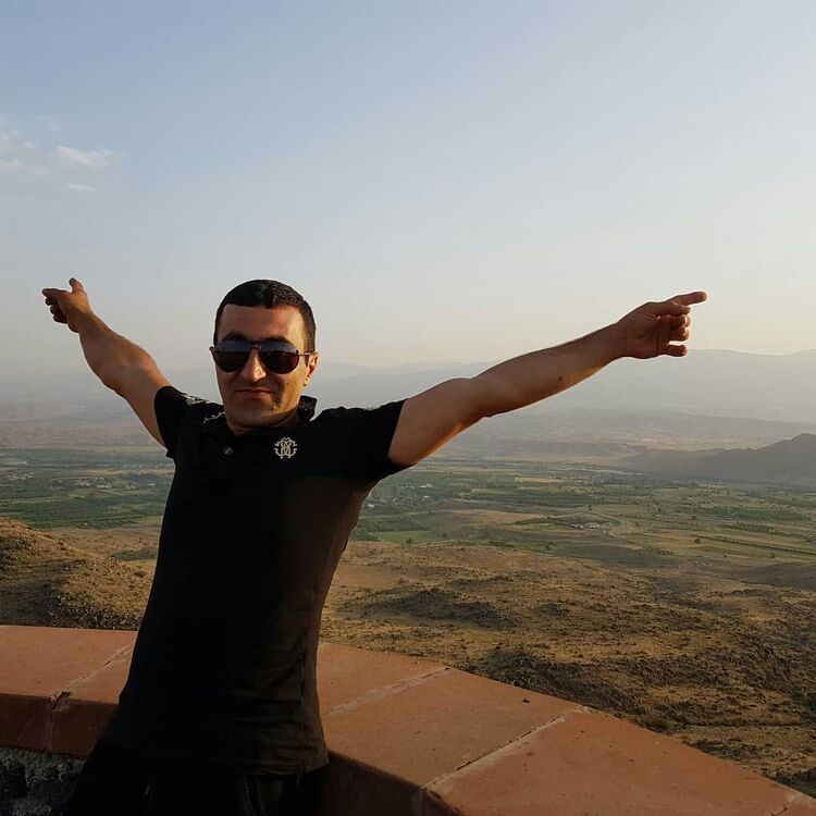  26340124  Araik, 38 ,    