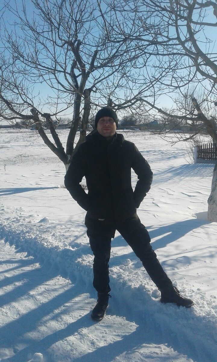  ,   Alex, 39 ,   