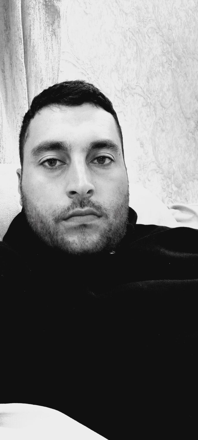  27502184  Andranik, 31 ,    