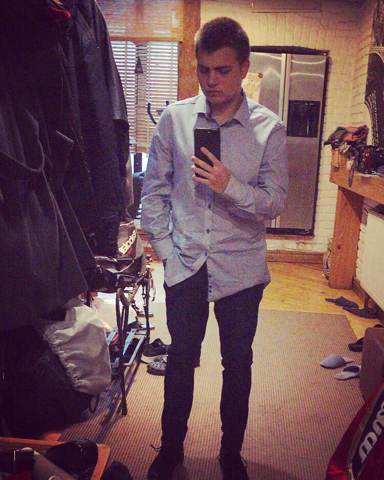  32763384  Anton, 29 ,    