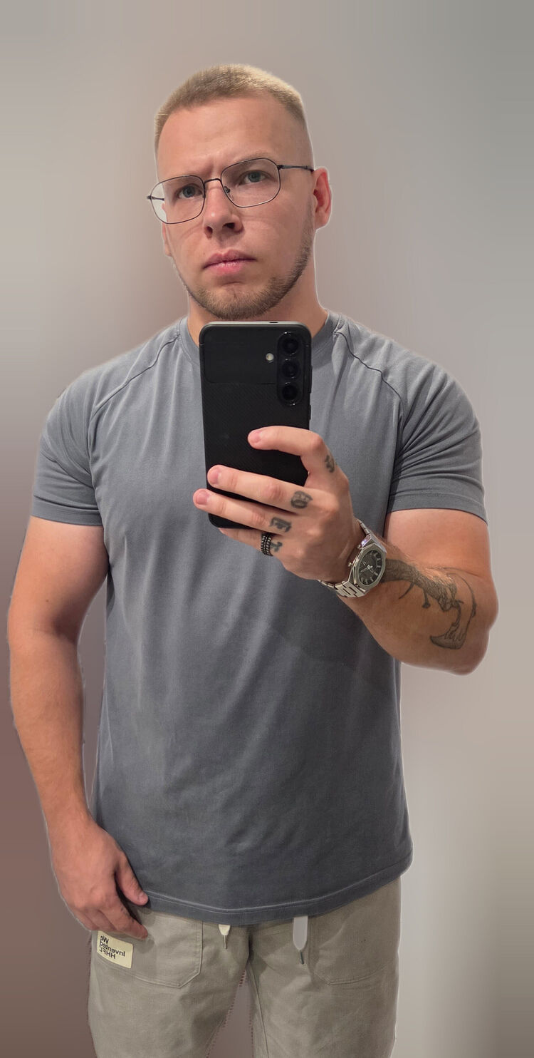  53385384  Denis, 27 ,    