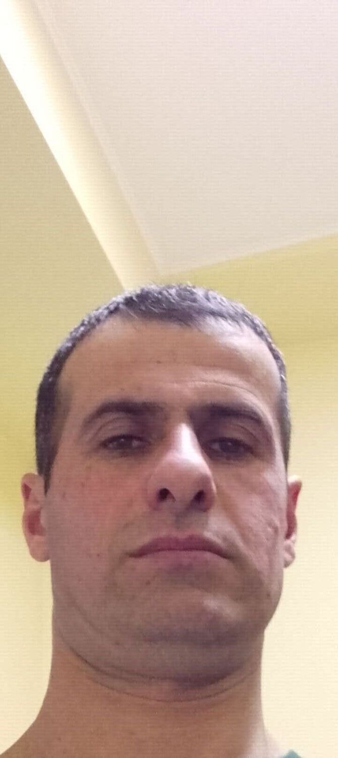  48519244  Zikriyo, 38 ,    