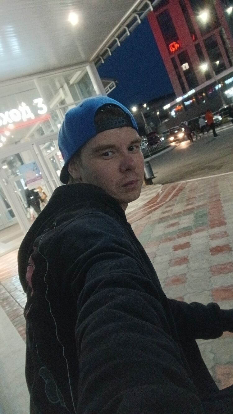  50005664  Roman, 33 ,    