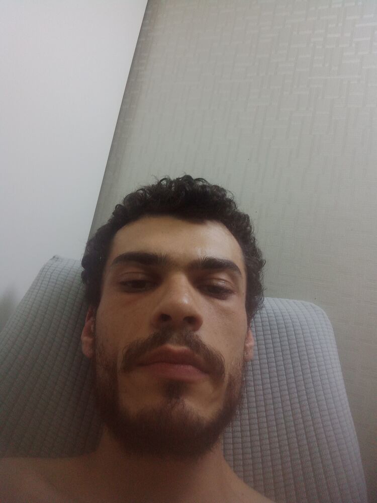  42909904  Robert, 28 ,    