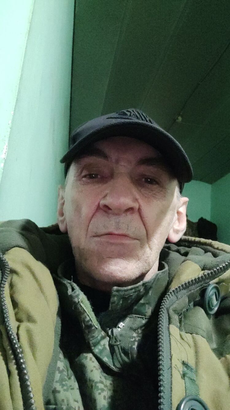  41327834  , 56 ,    