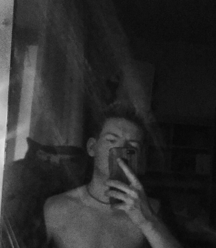  23630344  Ilya, 26 ,    