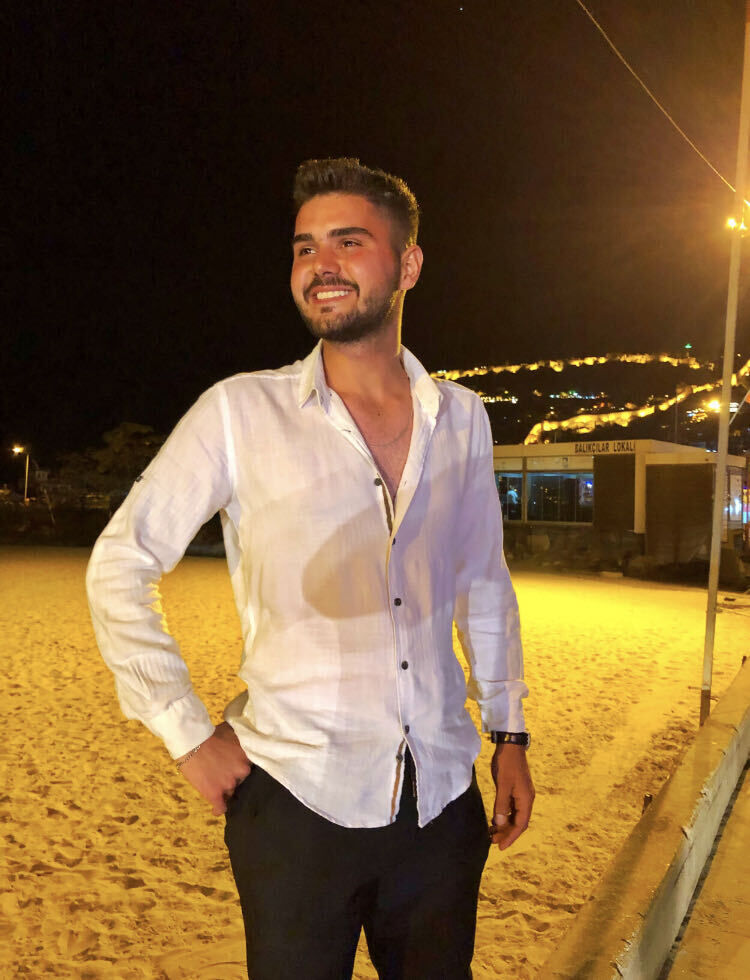 26148534  Ahmet, 29 ,    