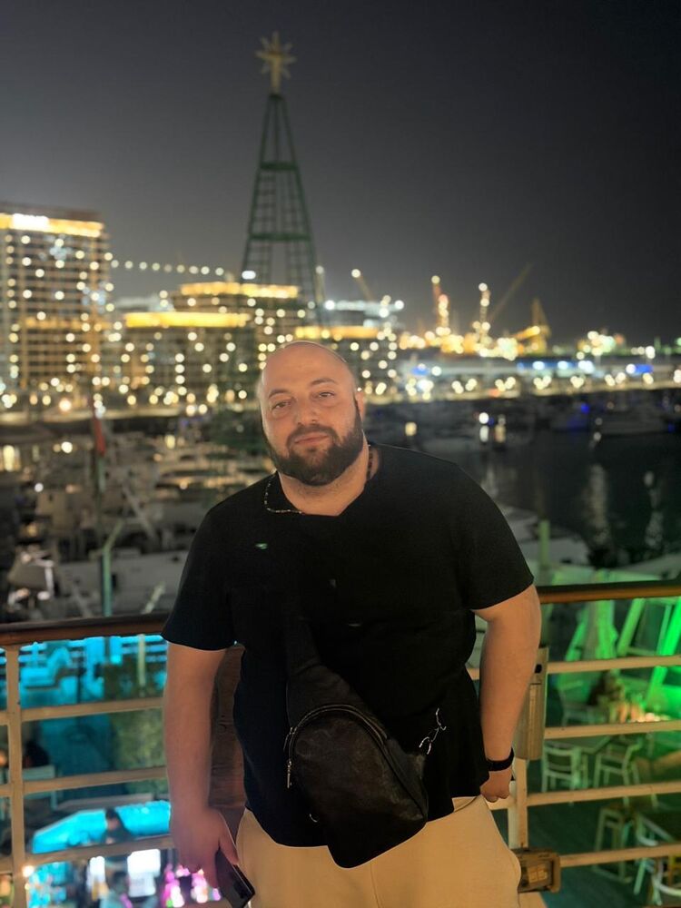  54584294  Andr, 32 ,    