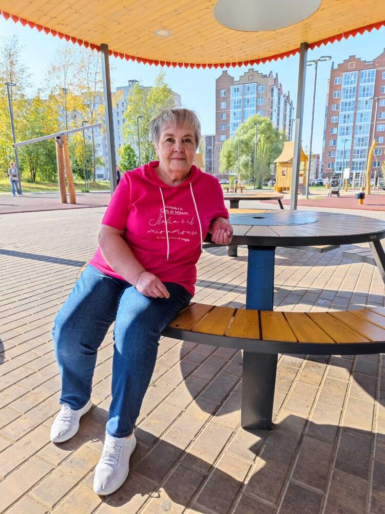  53574514  Marina, 64 ,    