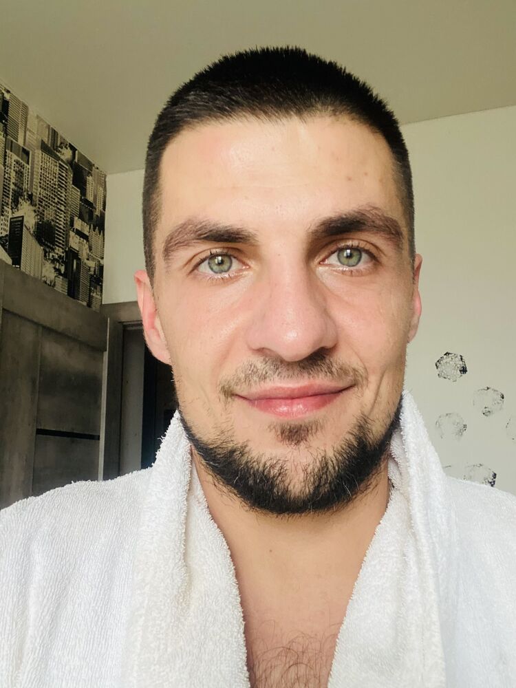  ,   Igor, 35 ,   ,   
