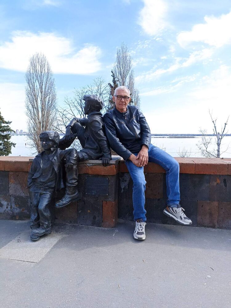  43786074  Igor, 56 ,    