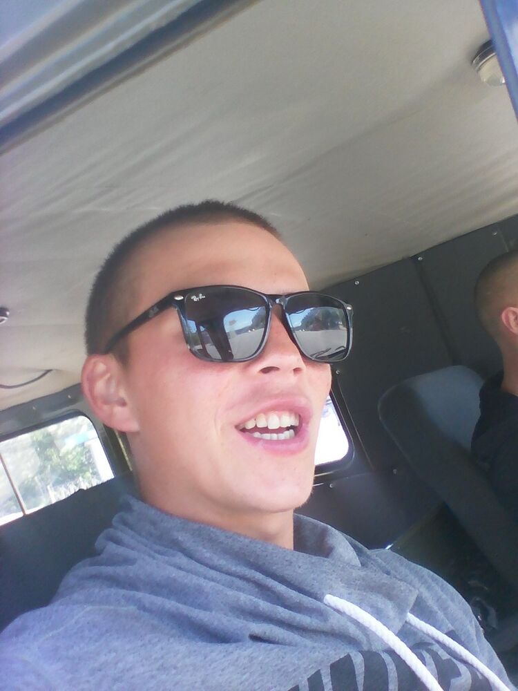  10215844  Rikki, 32 ,    